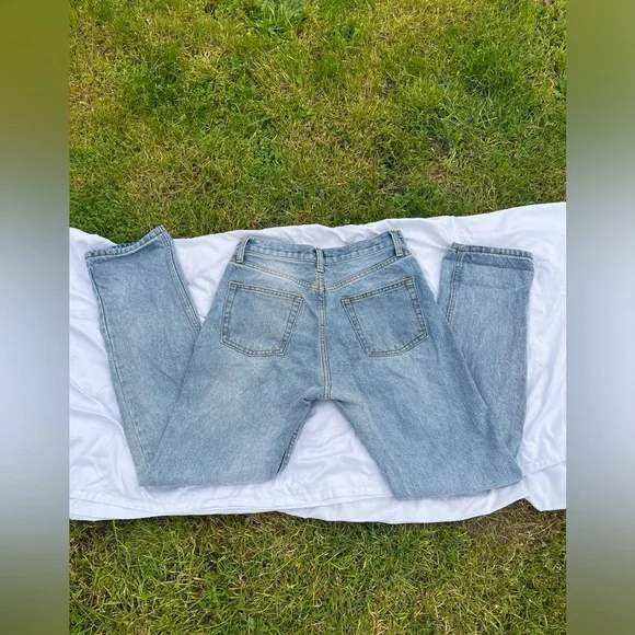 Brandy Melville / John Galt light wash straight leg denim jeans! WOMEN SIZE M - Picture 3 of 4